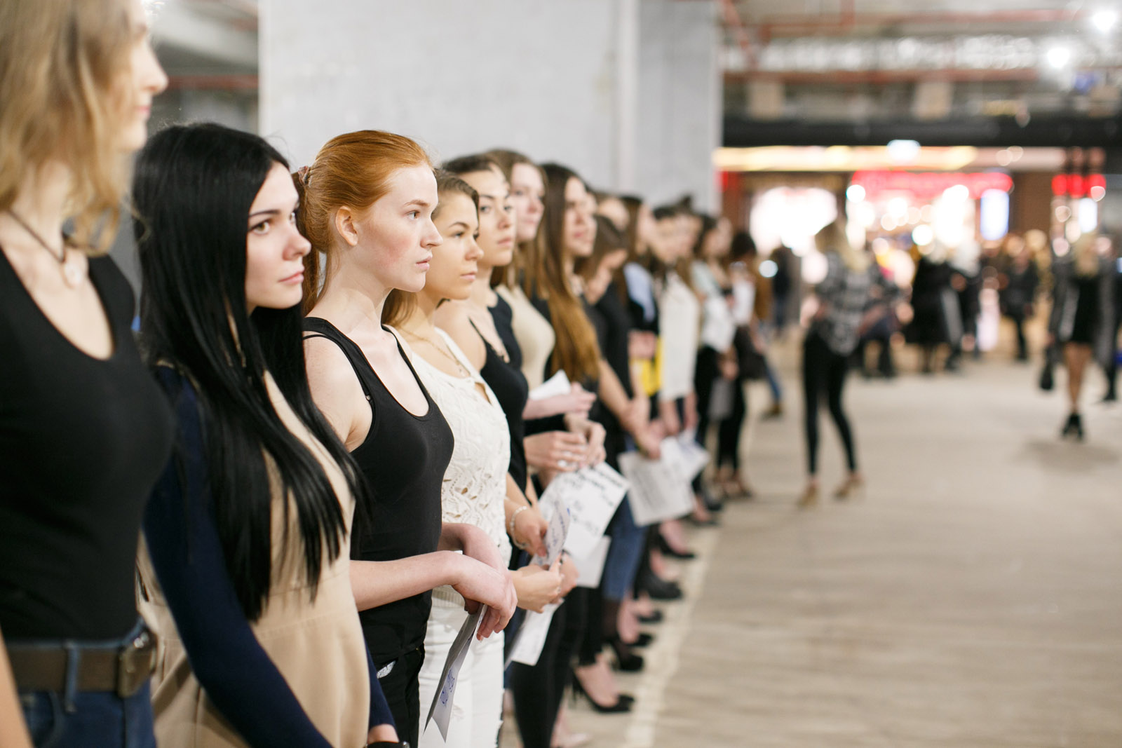 Кастинги мужчина москва. Кастинг молодые люди. Кастинг людей. 300 Girls.